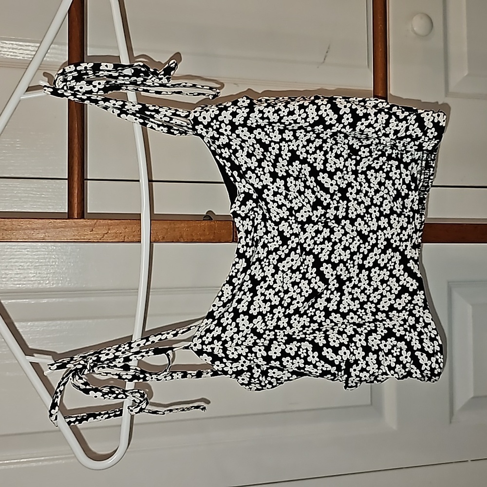 L. A. Hearts black/white flowers halter size Small